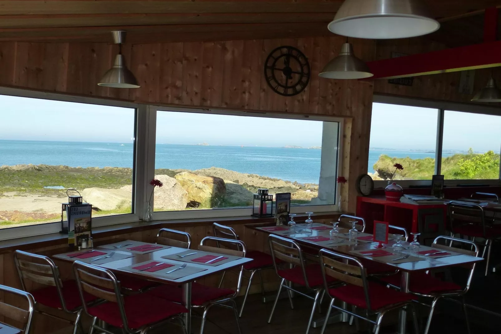 Apartment in top location with fantastic sea view Primel Plougasnou-Areas summer 5km