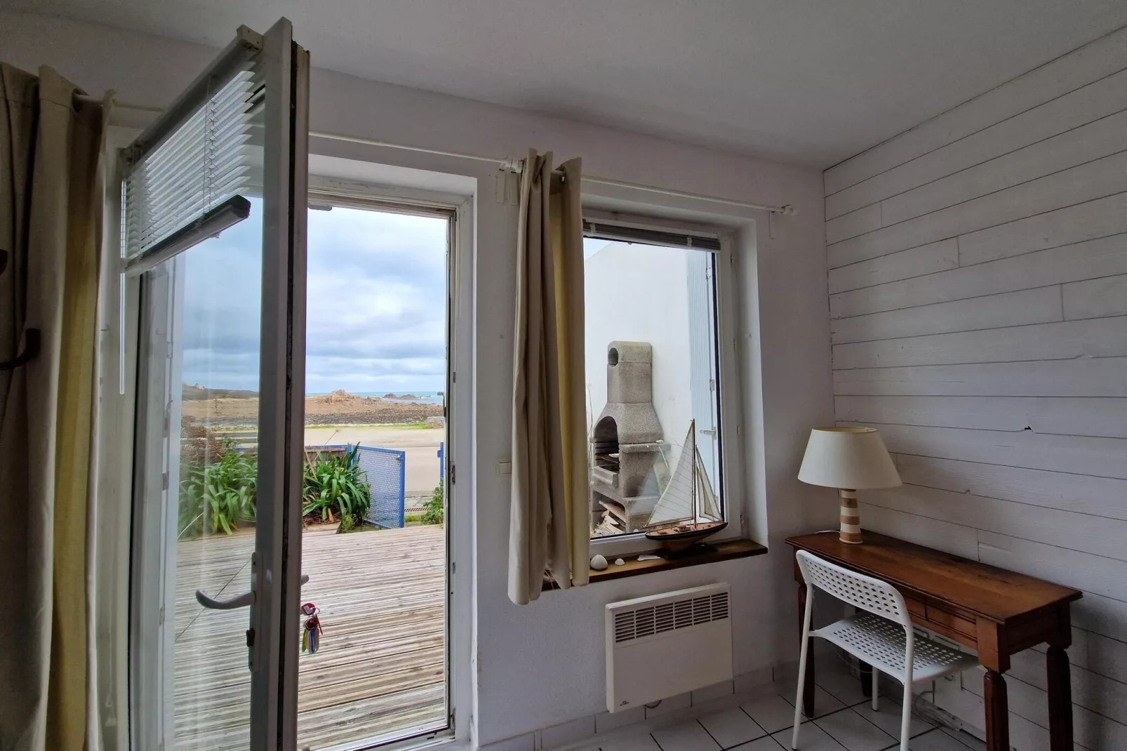 Apartment in top location with fantastic sea view Primel Plougasnou-Indoor