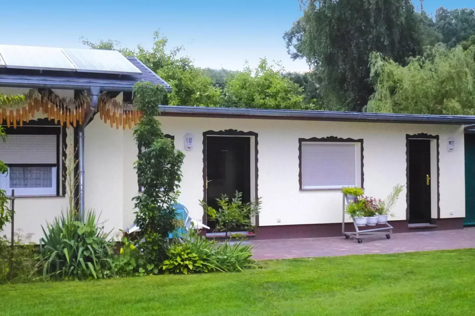 Reihenbungalow an einem Spreearm-Exterior summer