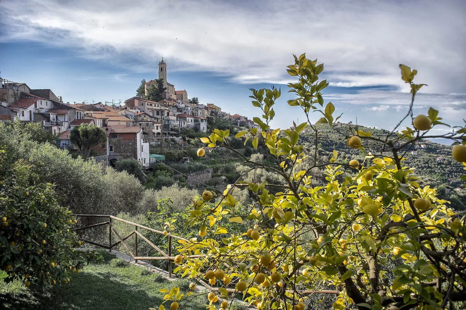 Agri-tourism Borgo Ameno Casanova Lerrone M2 / A2-Areas summer 1km