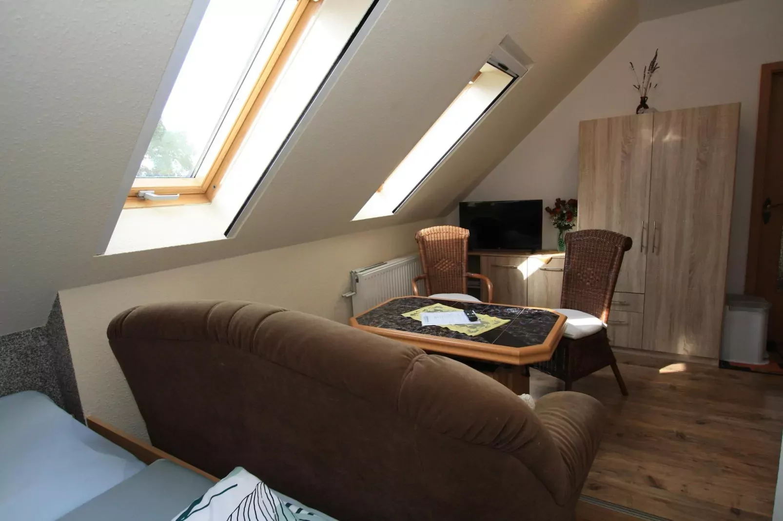 Studio im DG 23 qm-Wohnzimmer