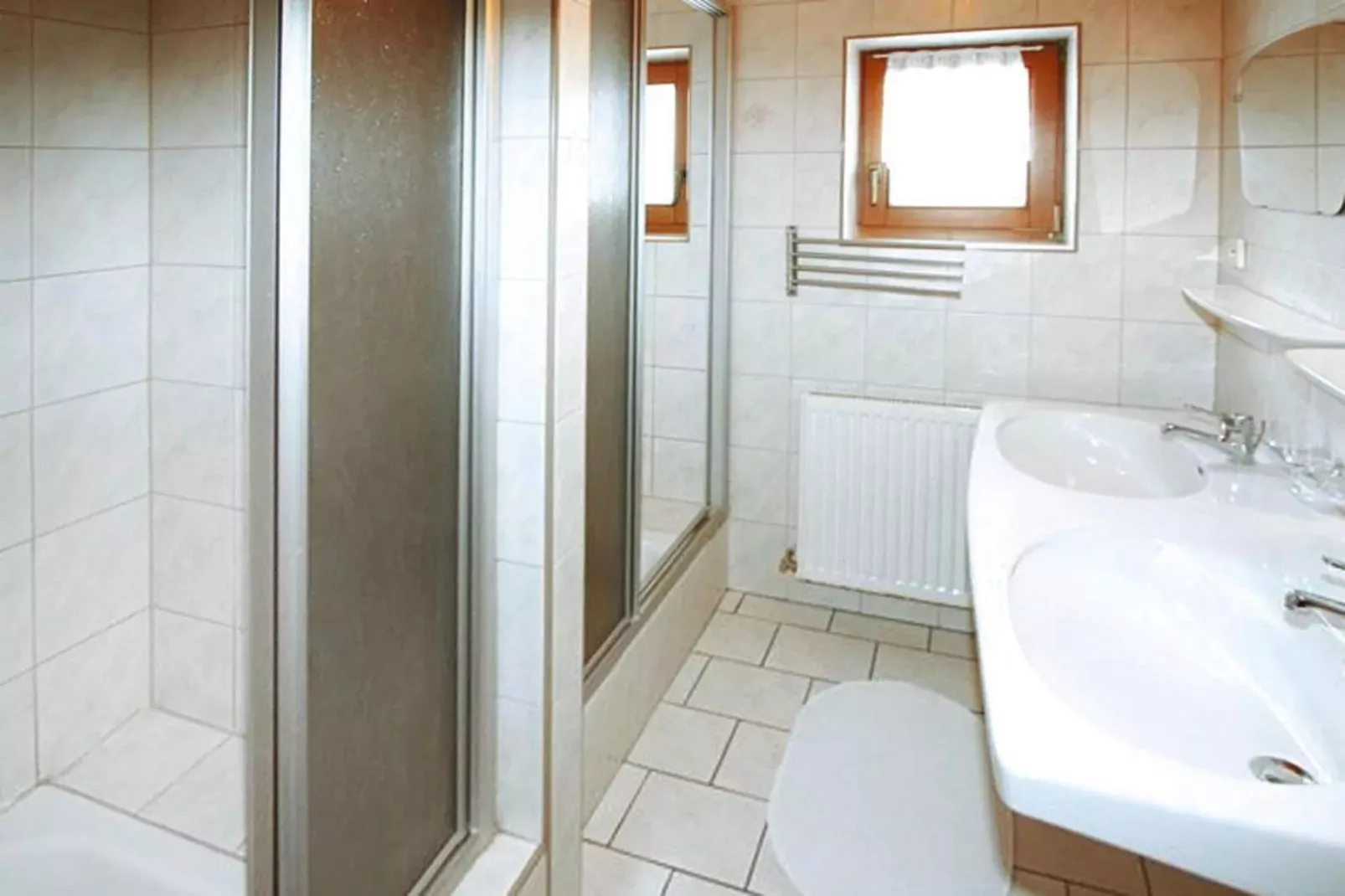 Ferienhaus Joachim - 20 Personen-Bathroom