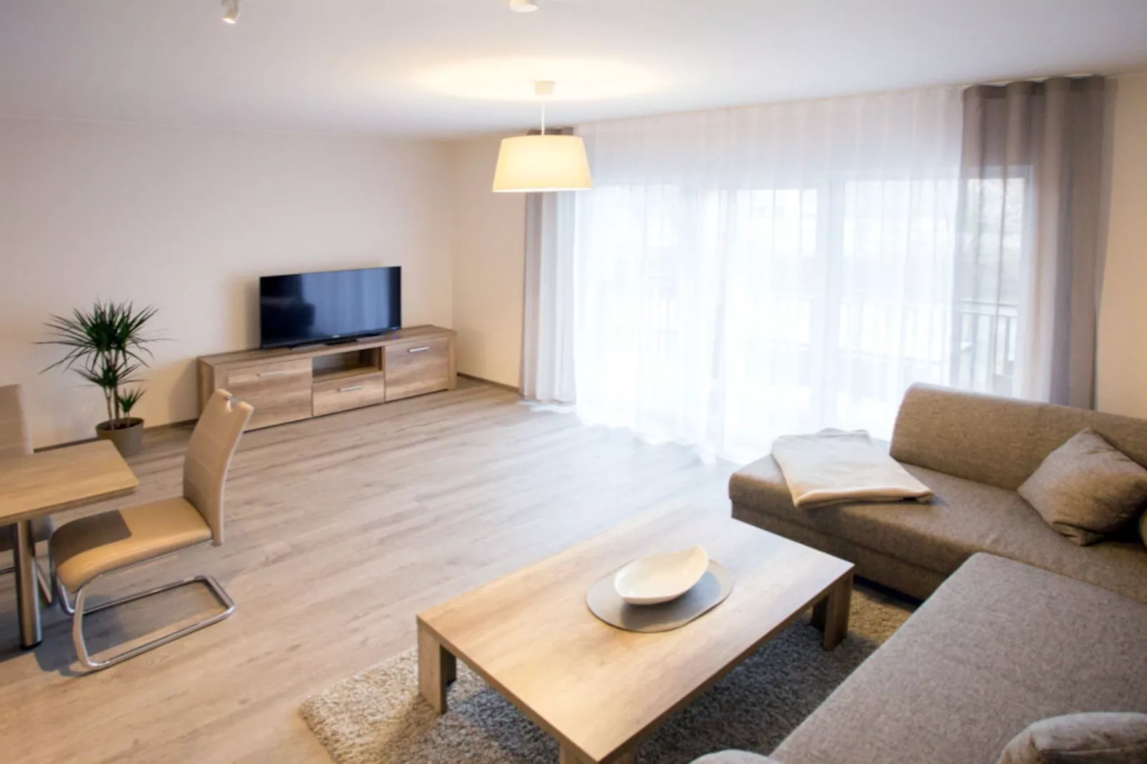 Apartment 65 qm mit Spreeblick-Living room