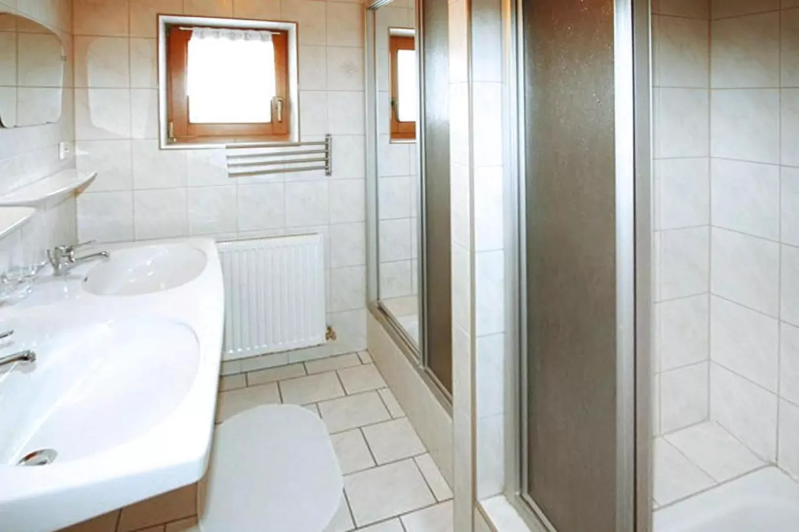 Ferienhaus Joachim - 20 Personen-Bathroom