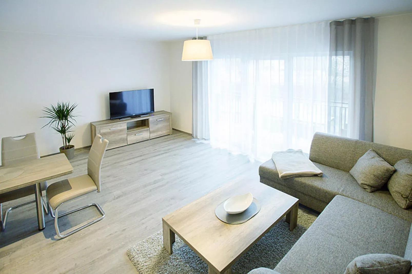 Apartment 75 qm mit Spreeblick-Living room