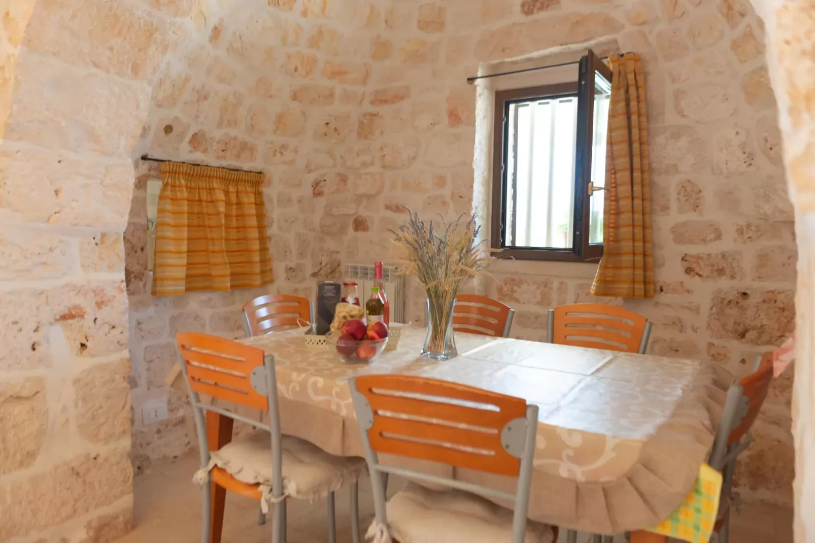 Trullo Filippo Ostuni-Esszimmer