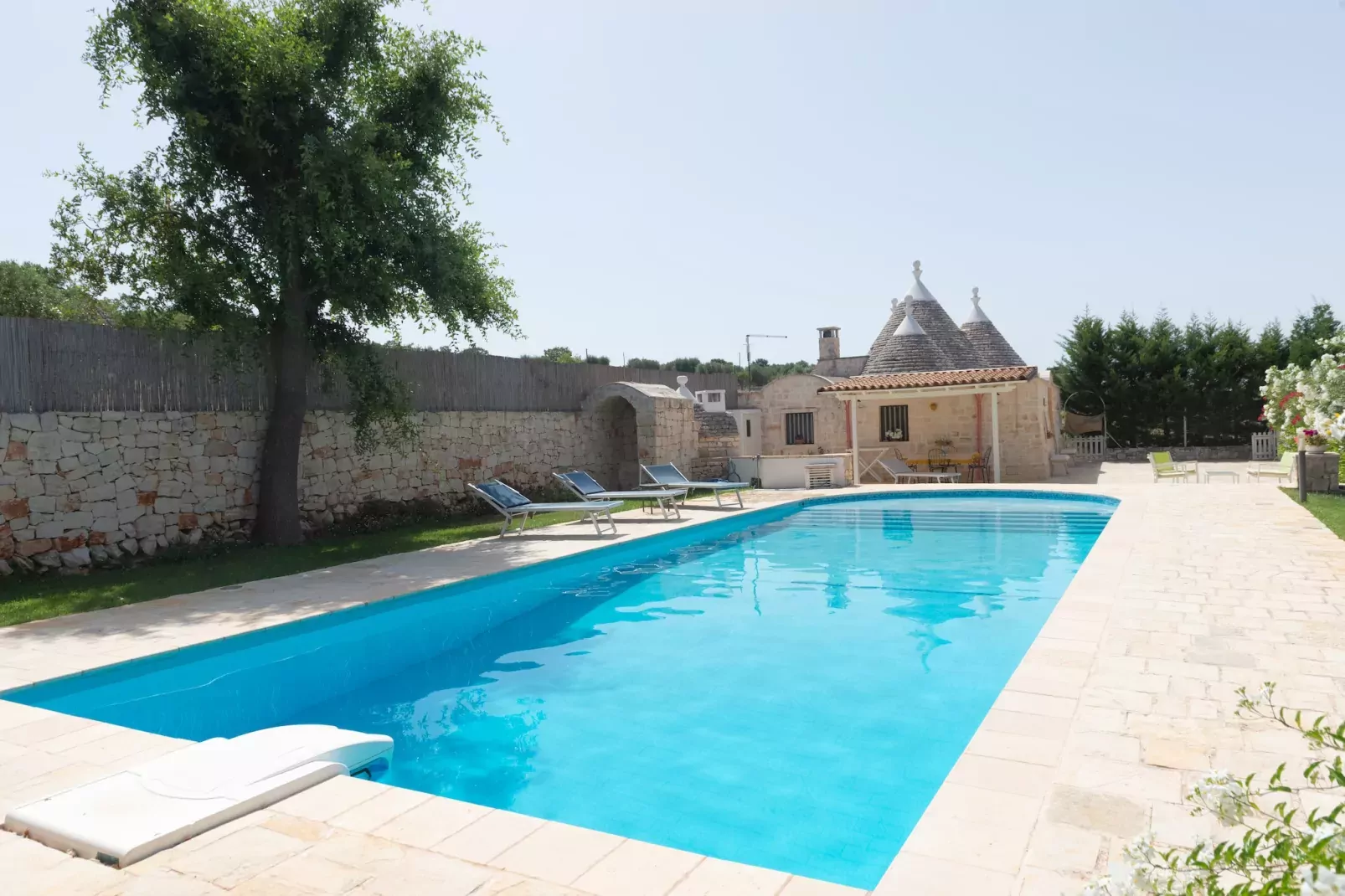 Trullo Filippo Ostuni-Außenbereich Sommer
