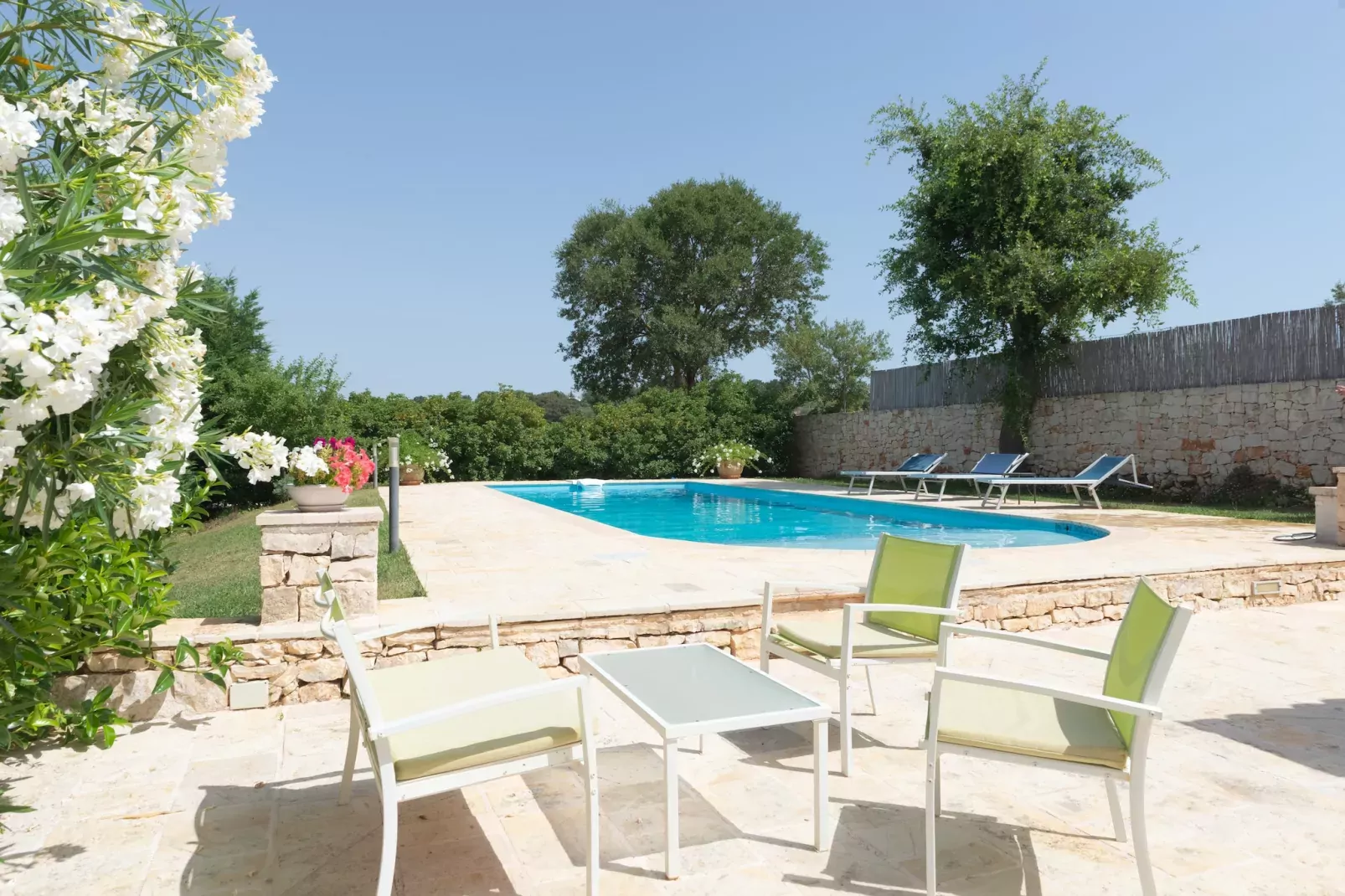 Trullo Filippo Ostuni-Gärten Sommer