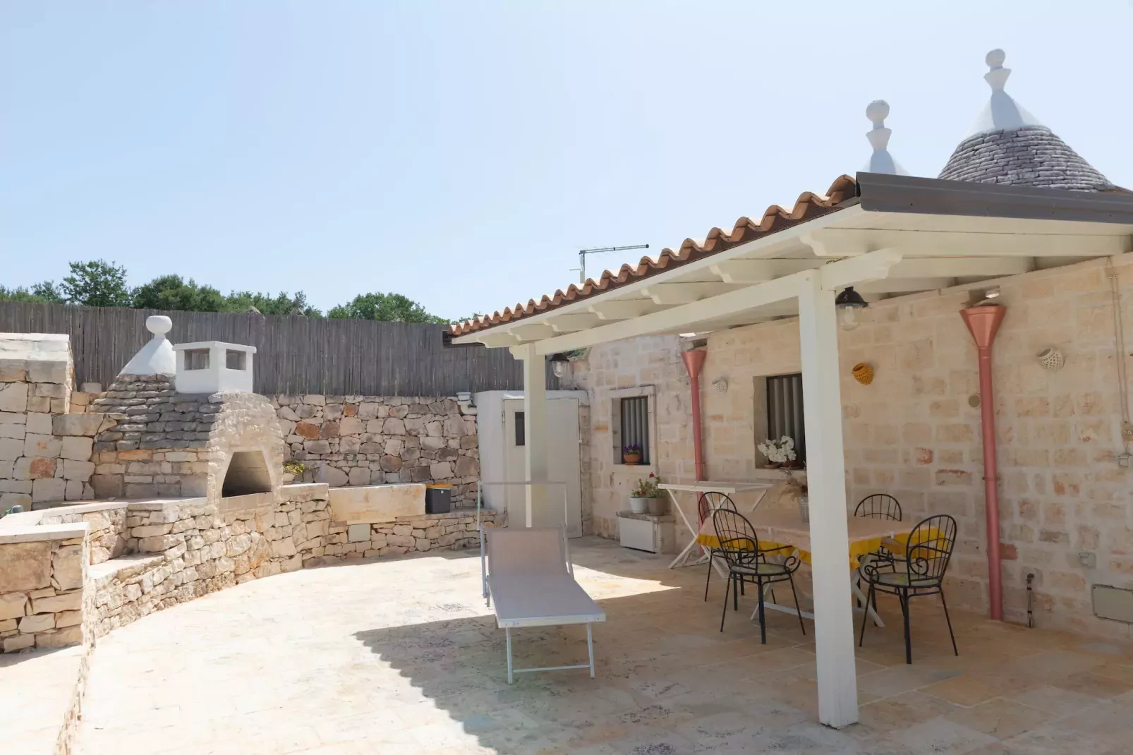Trullo Filippo Ostuni-Gärten Sommer