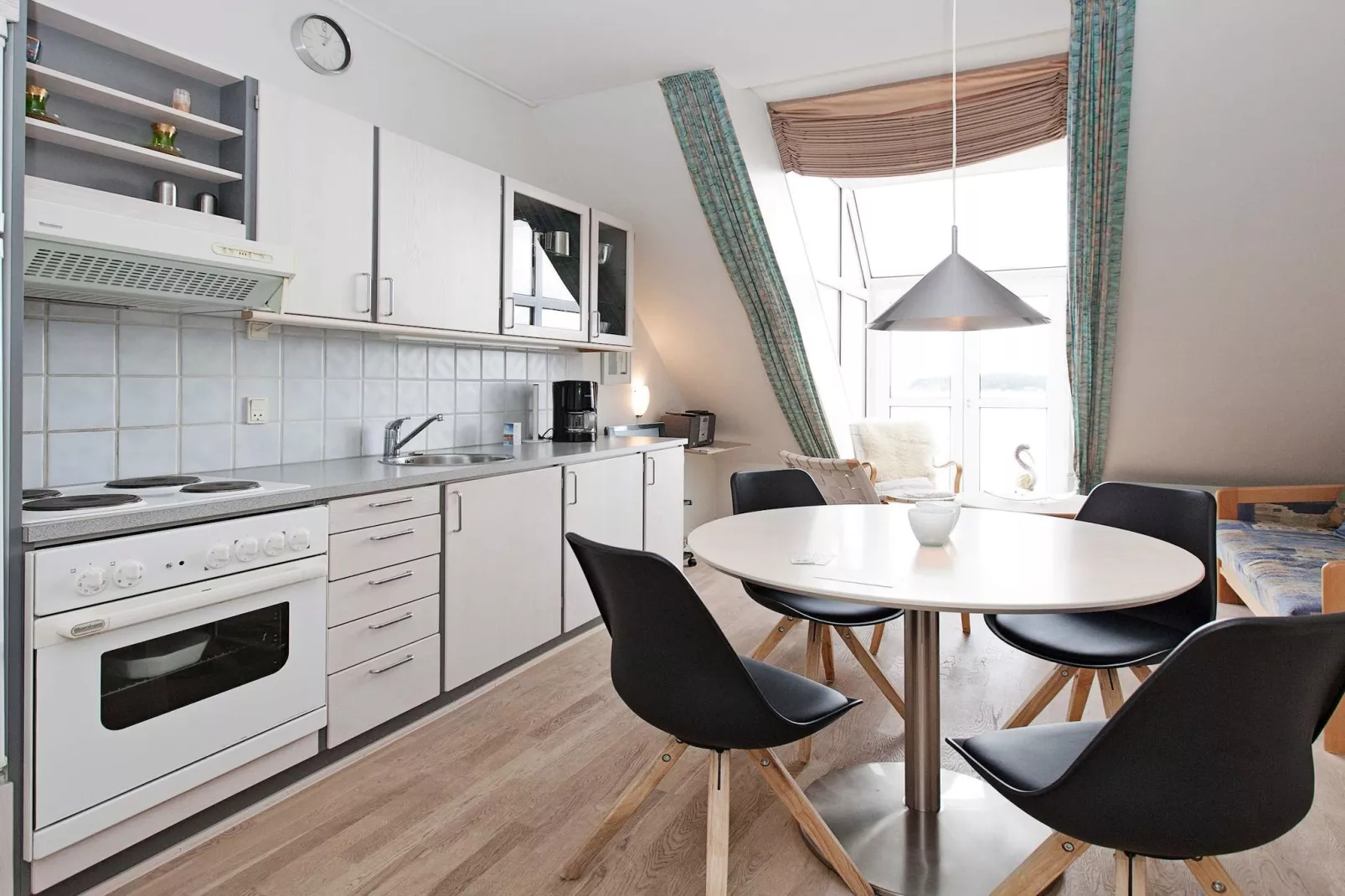 1 room w/seaview-Indoor