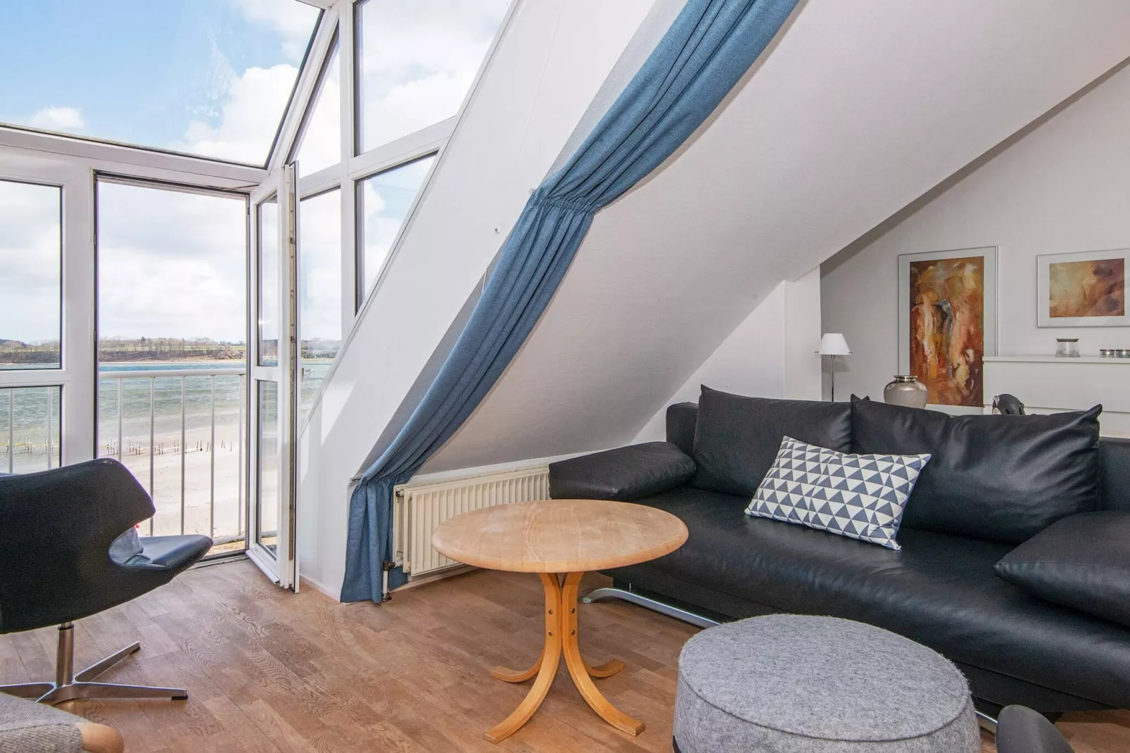 1 room w/seaview-Indoor