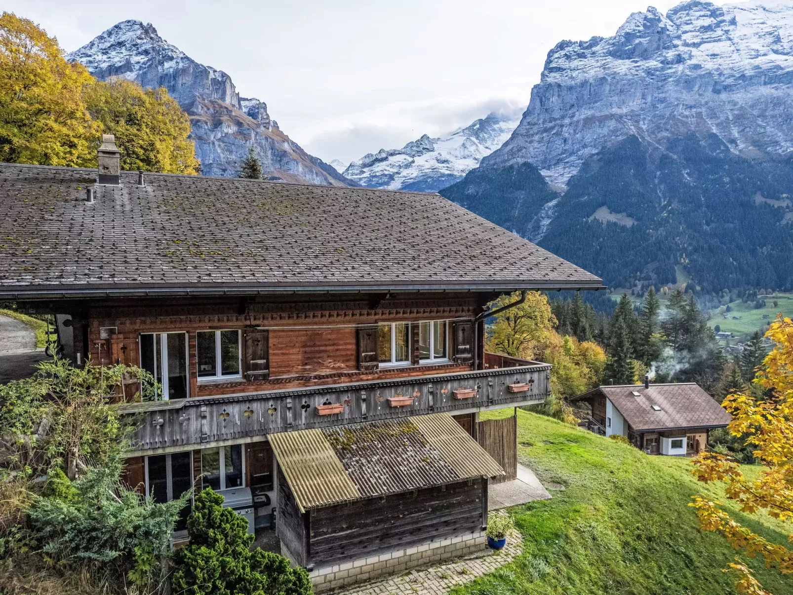 Chalet uf Duft-Draußen