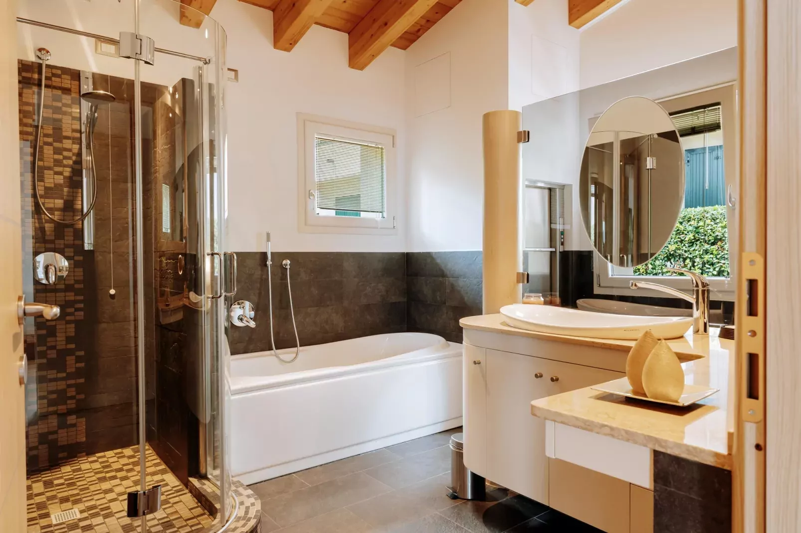 Holiday home Residence Nautic Resort San Carlo Gargnano-Villa Ortensia-Bathroom