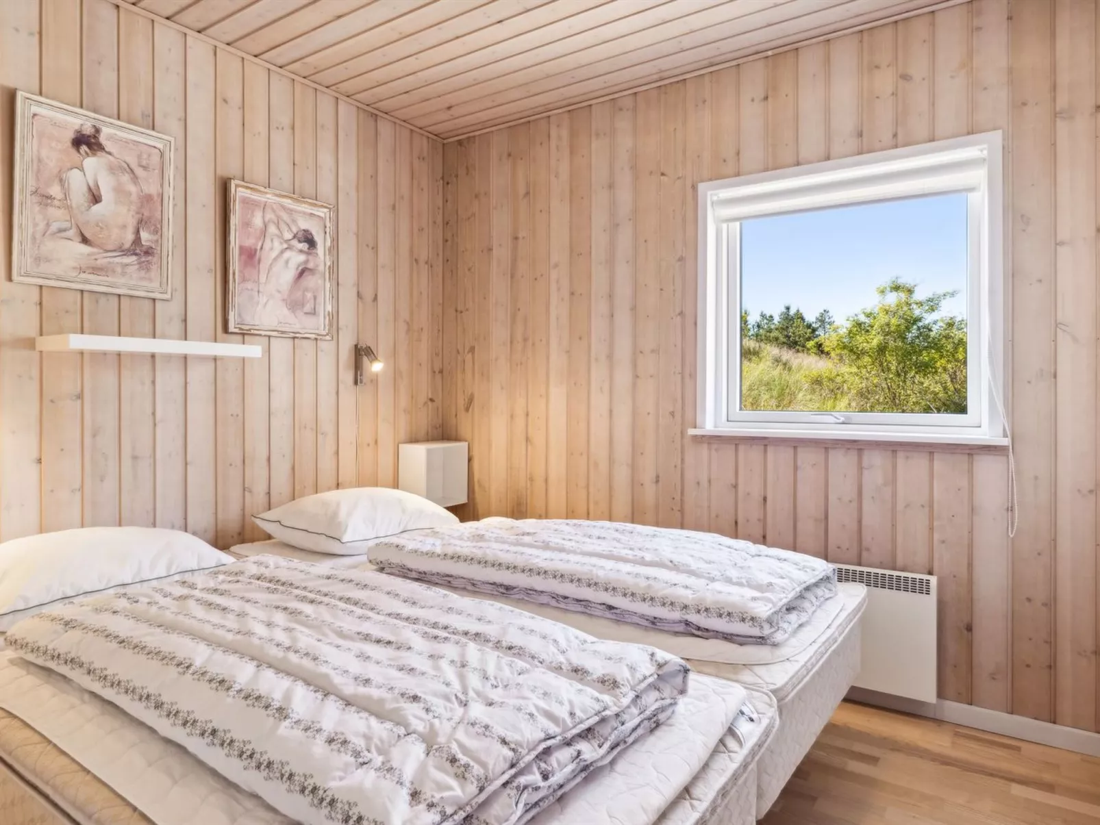 "Swen" - 1.3km from the sea-Inside