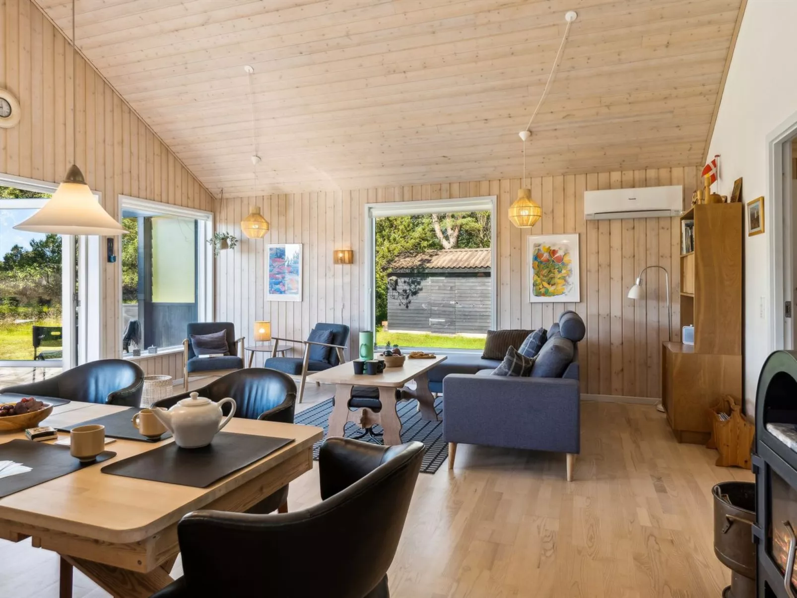 "Swen" - 1.3km from the sea-Inside