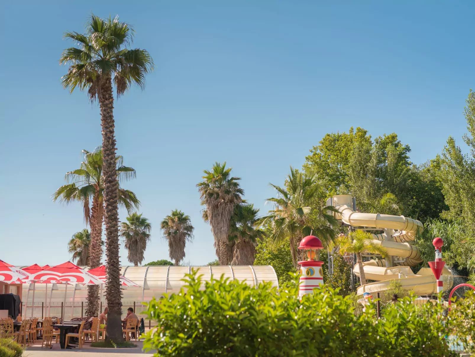 Le Mediterranée-Outside