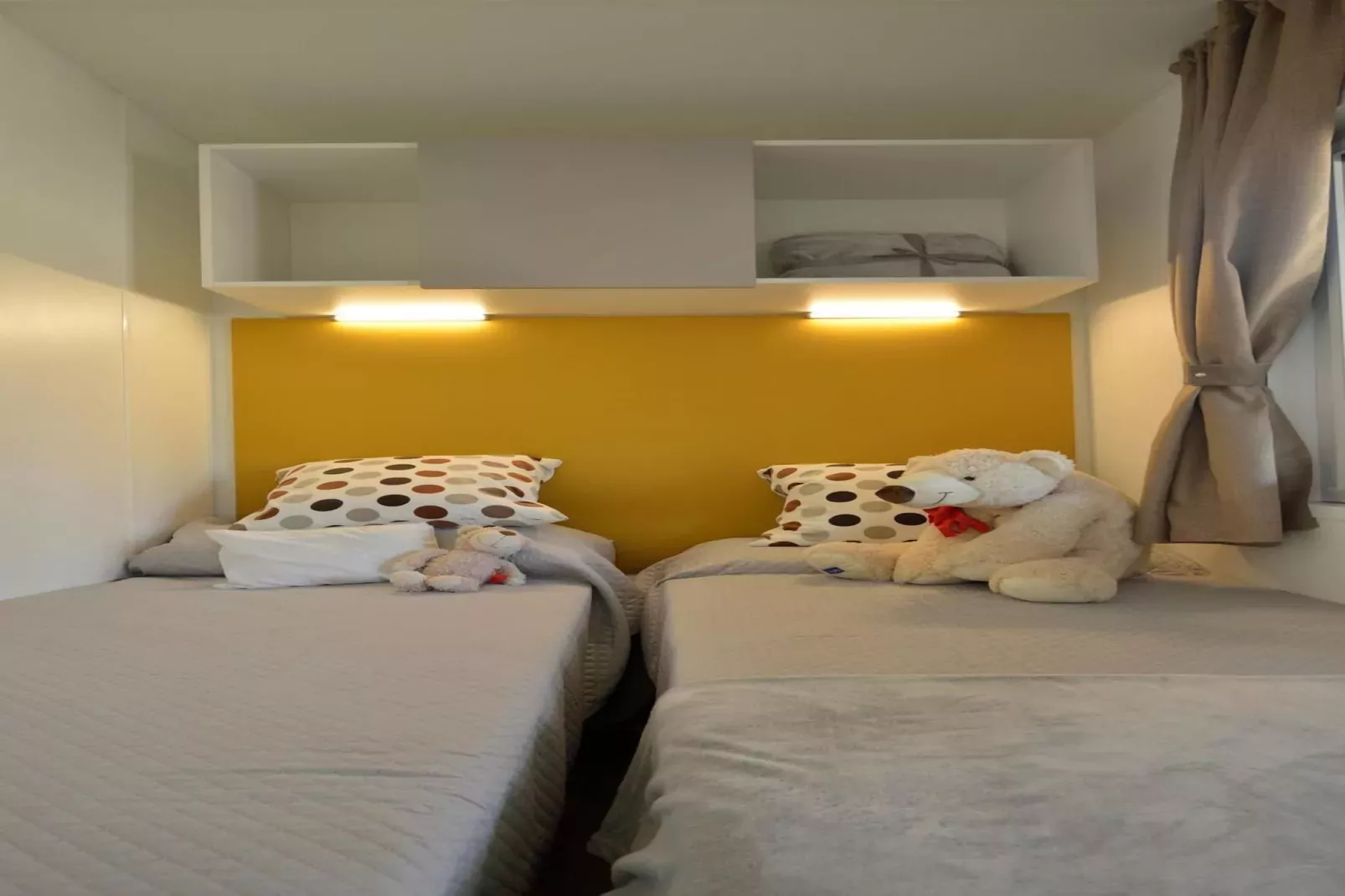 Caravan park della Colombaia, Padenghe sul Garda-CM Piazetta Fam.-Schlafzimmer