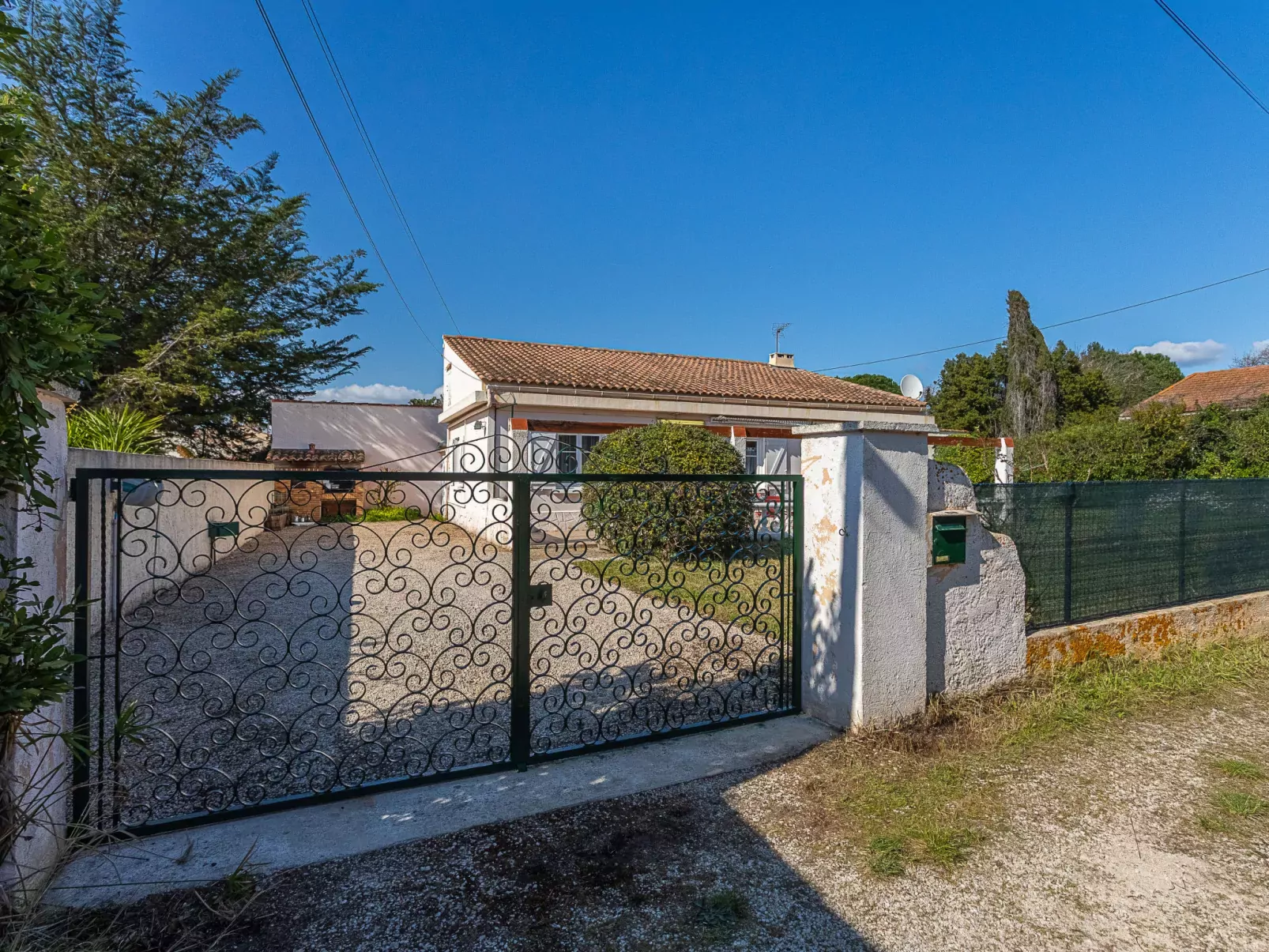 La Pitchoune-Outside