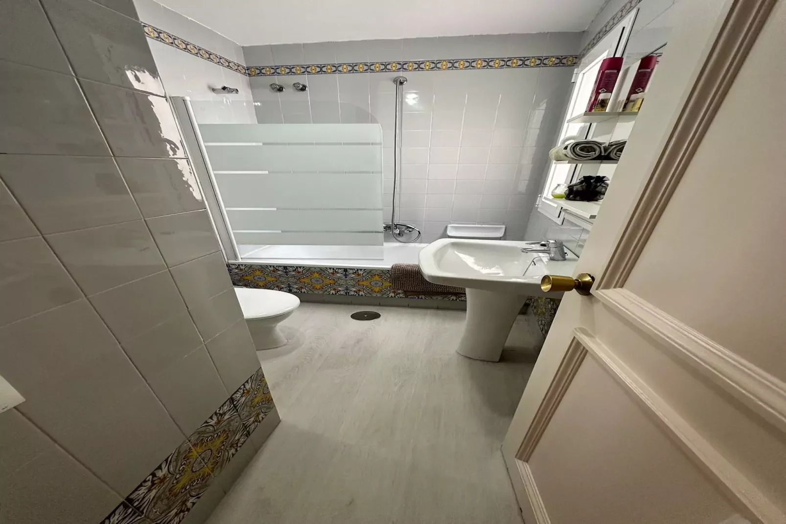Benavista Studio - El Paraiso-Bathroom