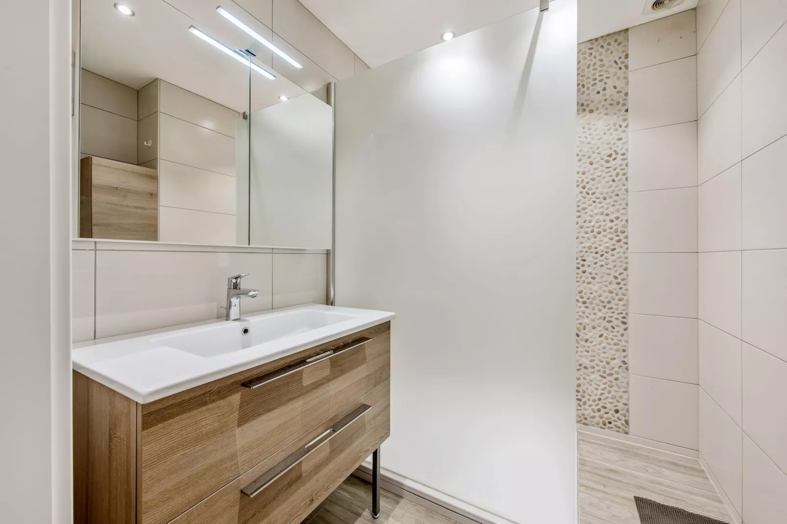 Ascona 202-Badezimmer