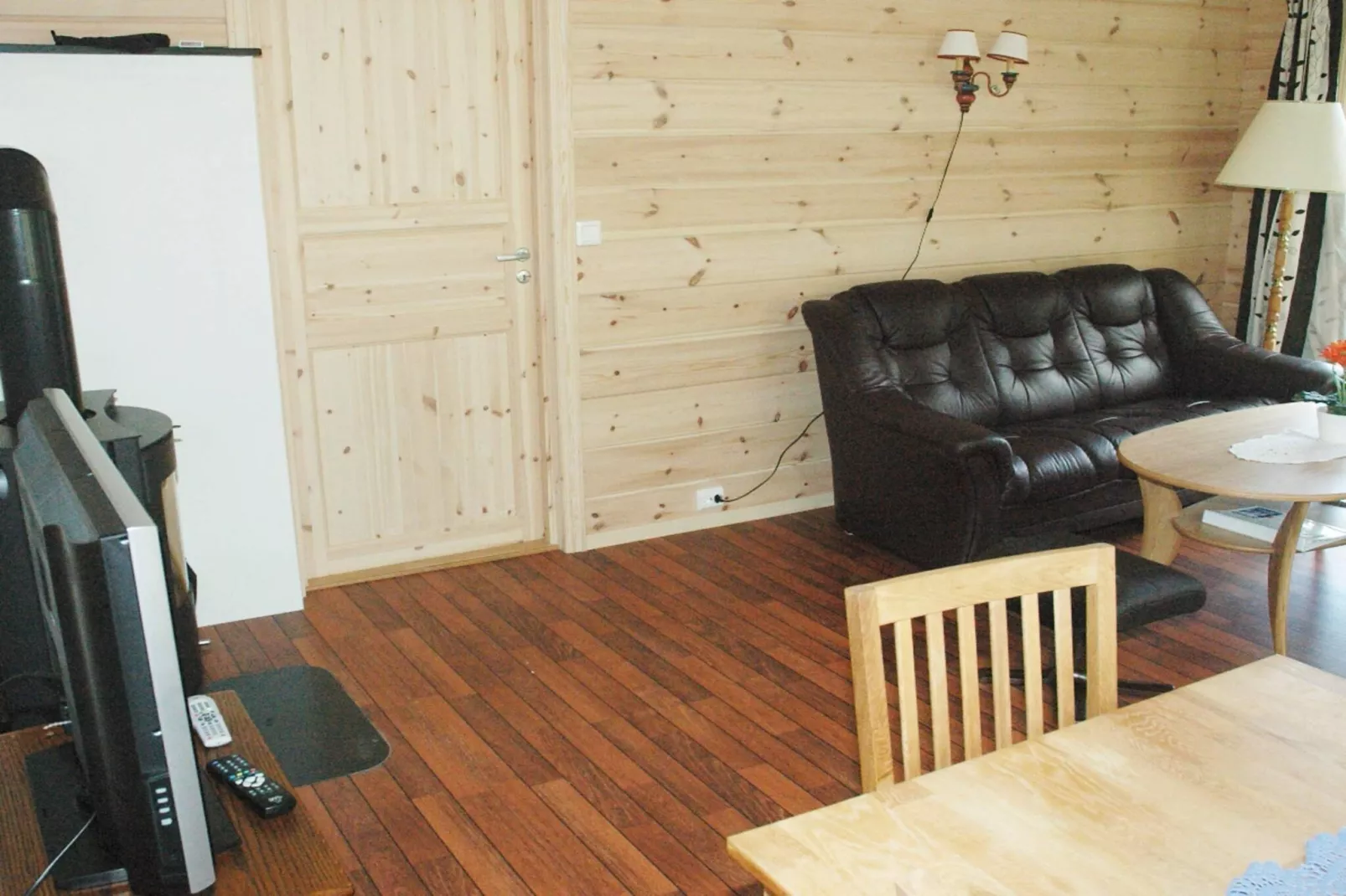 37214-NR. 3-Indoor