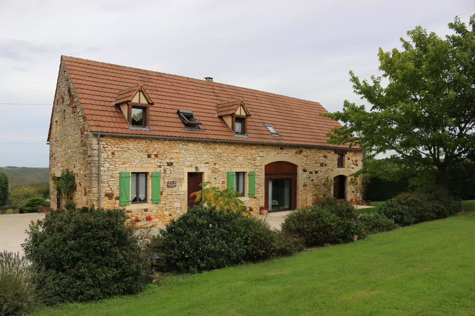 Maison de vacances Lavercantiere-Außenbereich Sommer