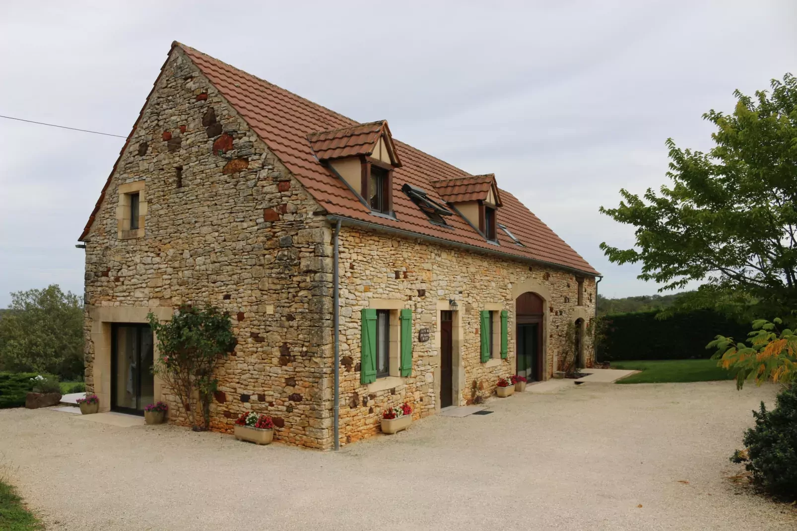 Maison de vacances Lavercantiere-Außenbereich Sommer