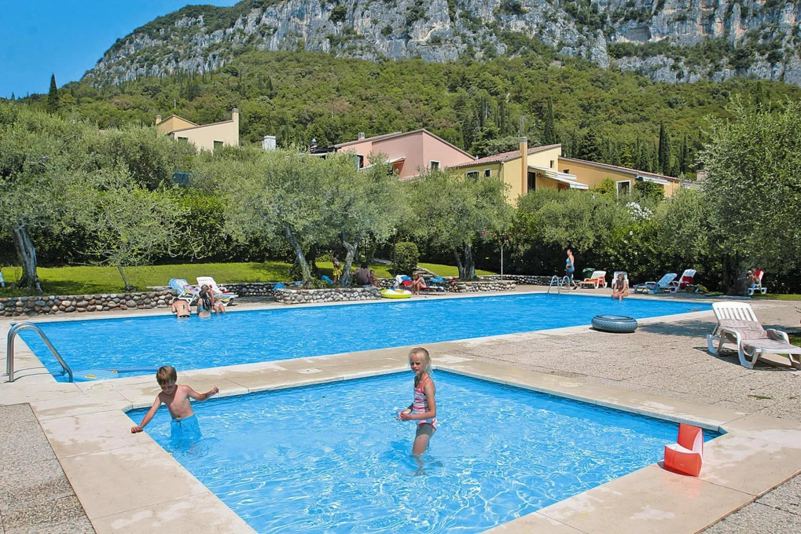 Residence Pratone Garda-quadrilo comfort-Schwimmbad