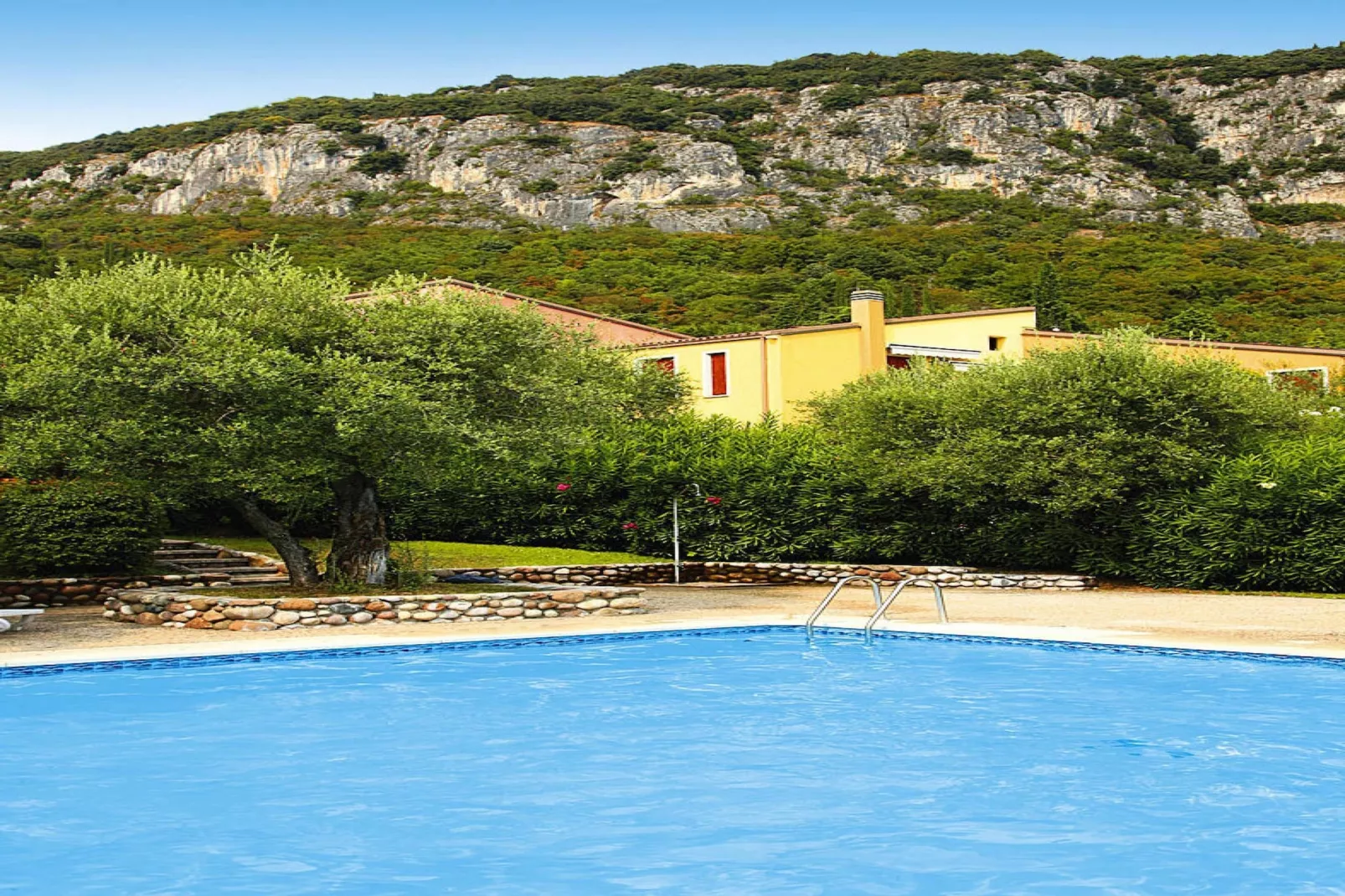 Residence Pratone Garda-quadrilo comfort-Schwimmbad
