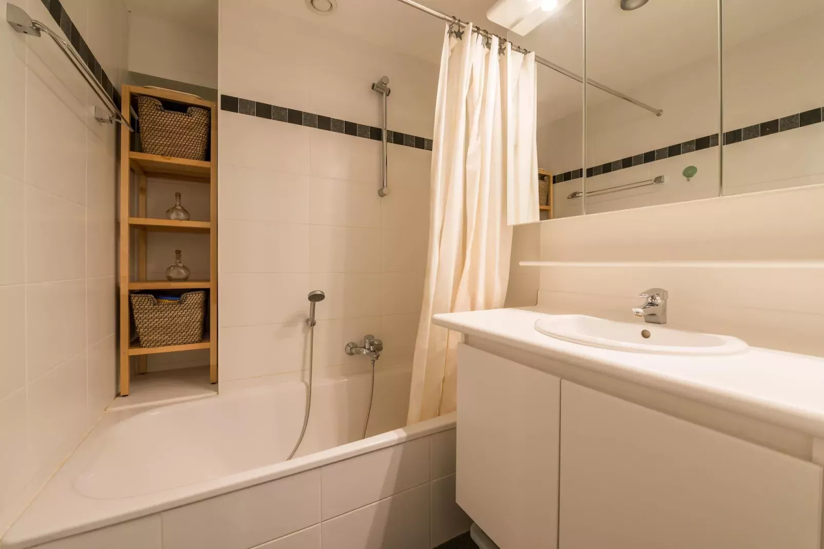Les Petrels 601G-Bathroom