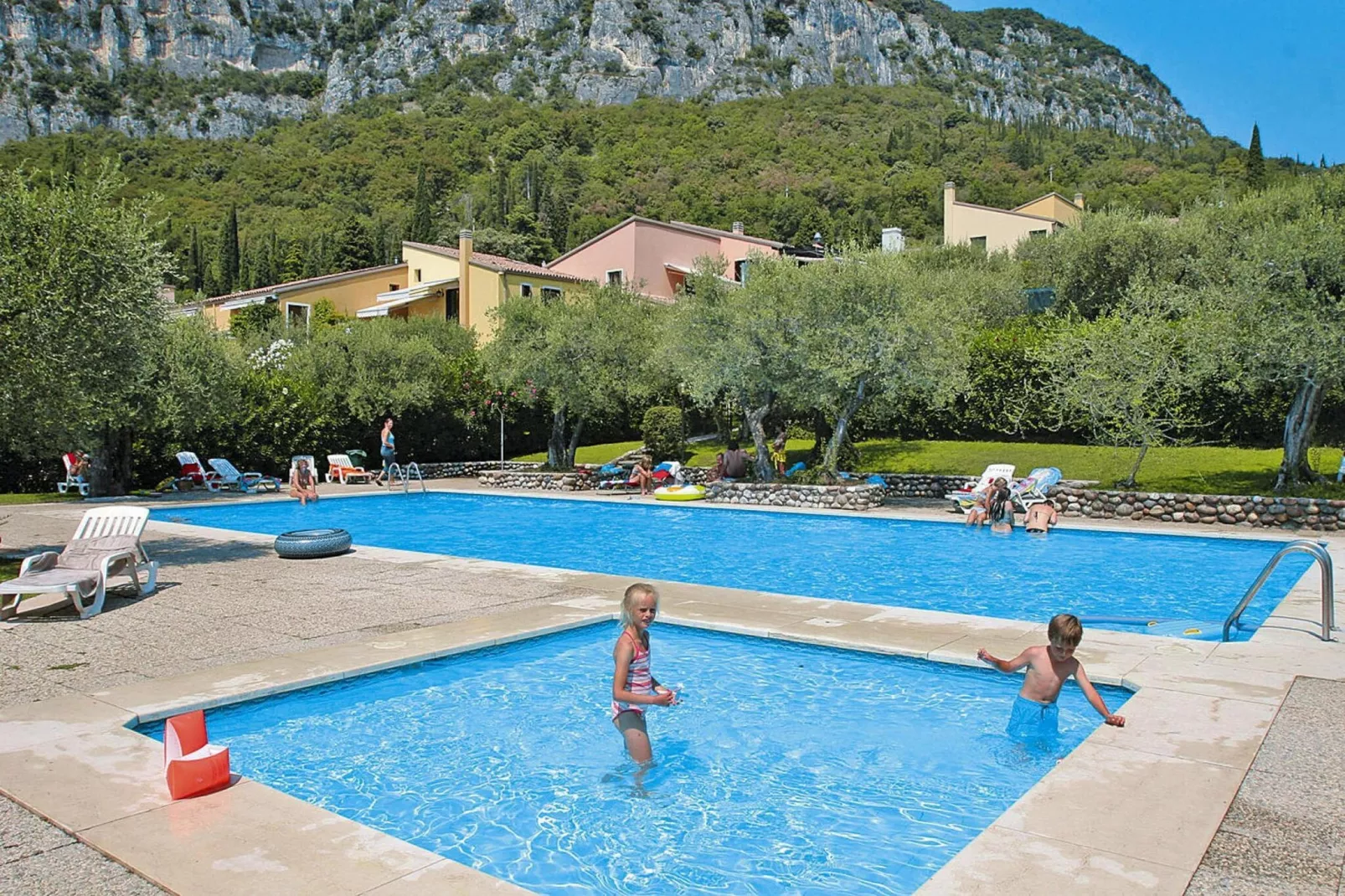 Residence Pratone Garda-quadrilo comfort-Schwimmbad