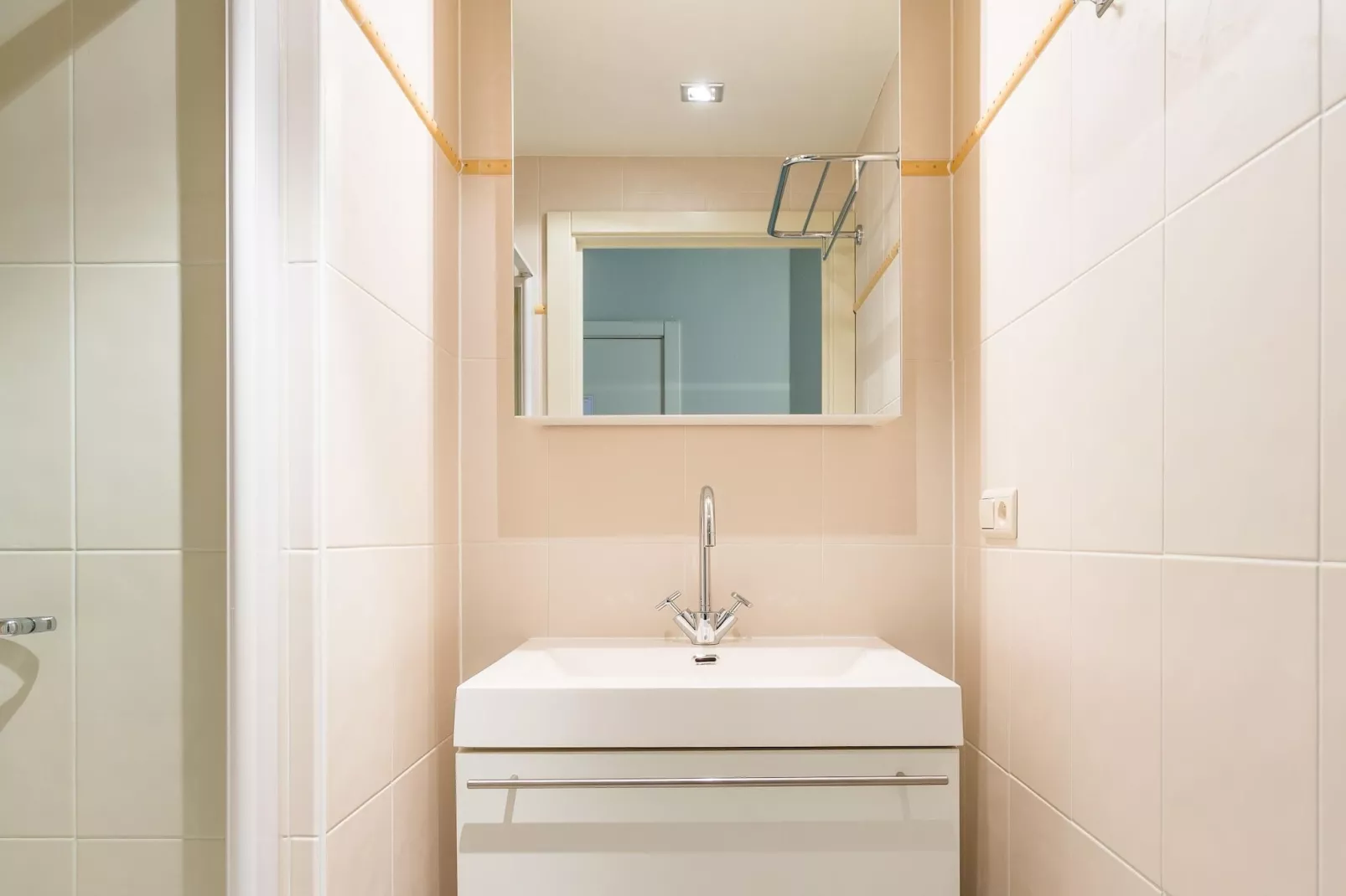 Dante 101-Bathroom