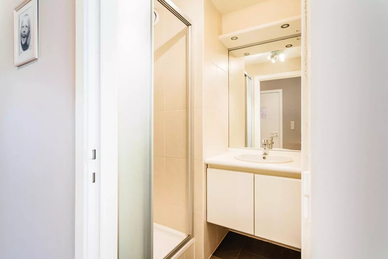 Dante 301-Bedroom