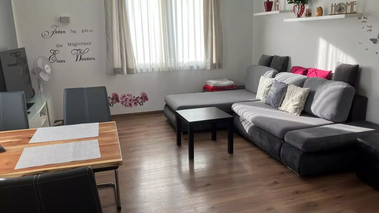 Wienerwaldblick-Wohnzimmer