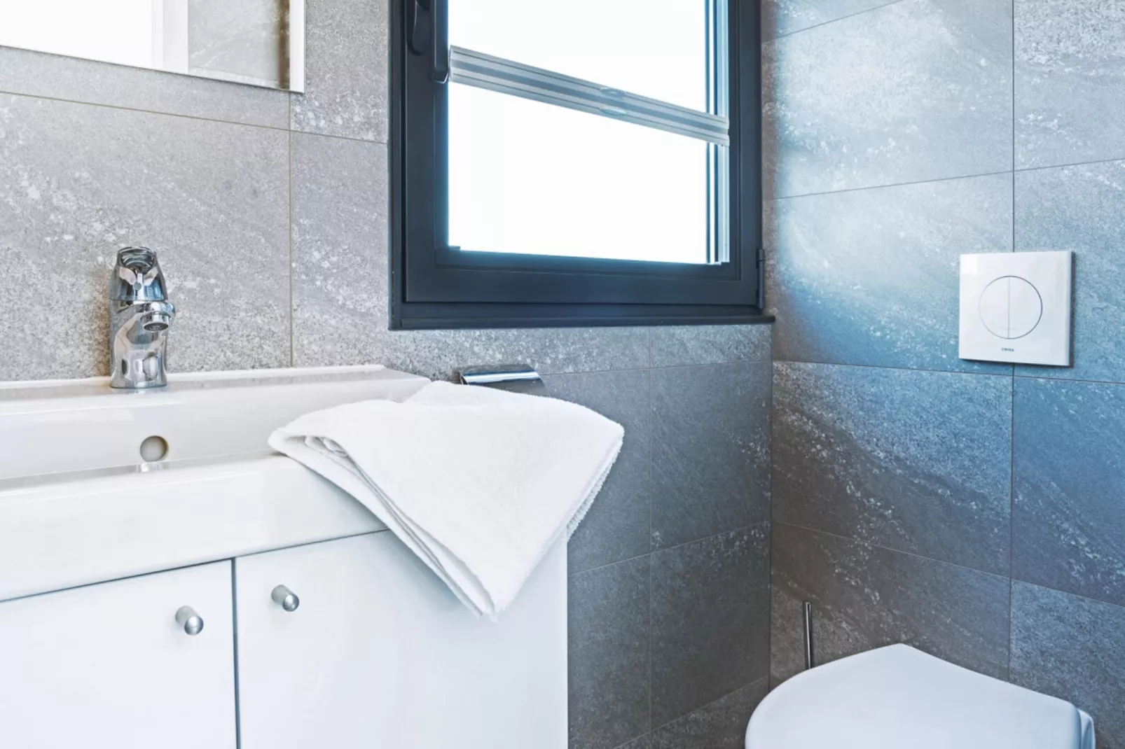 Floating 33 - LP 16  / 1-2 Personen-Bathroom