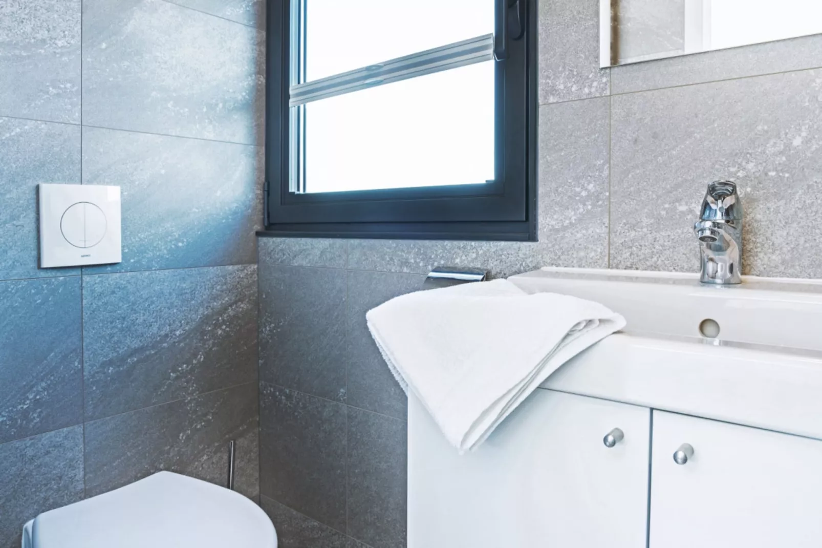Floating 33 - LP 16  / 3 Personen-Bathroom