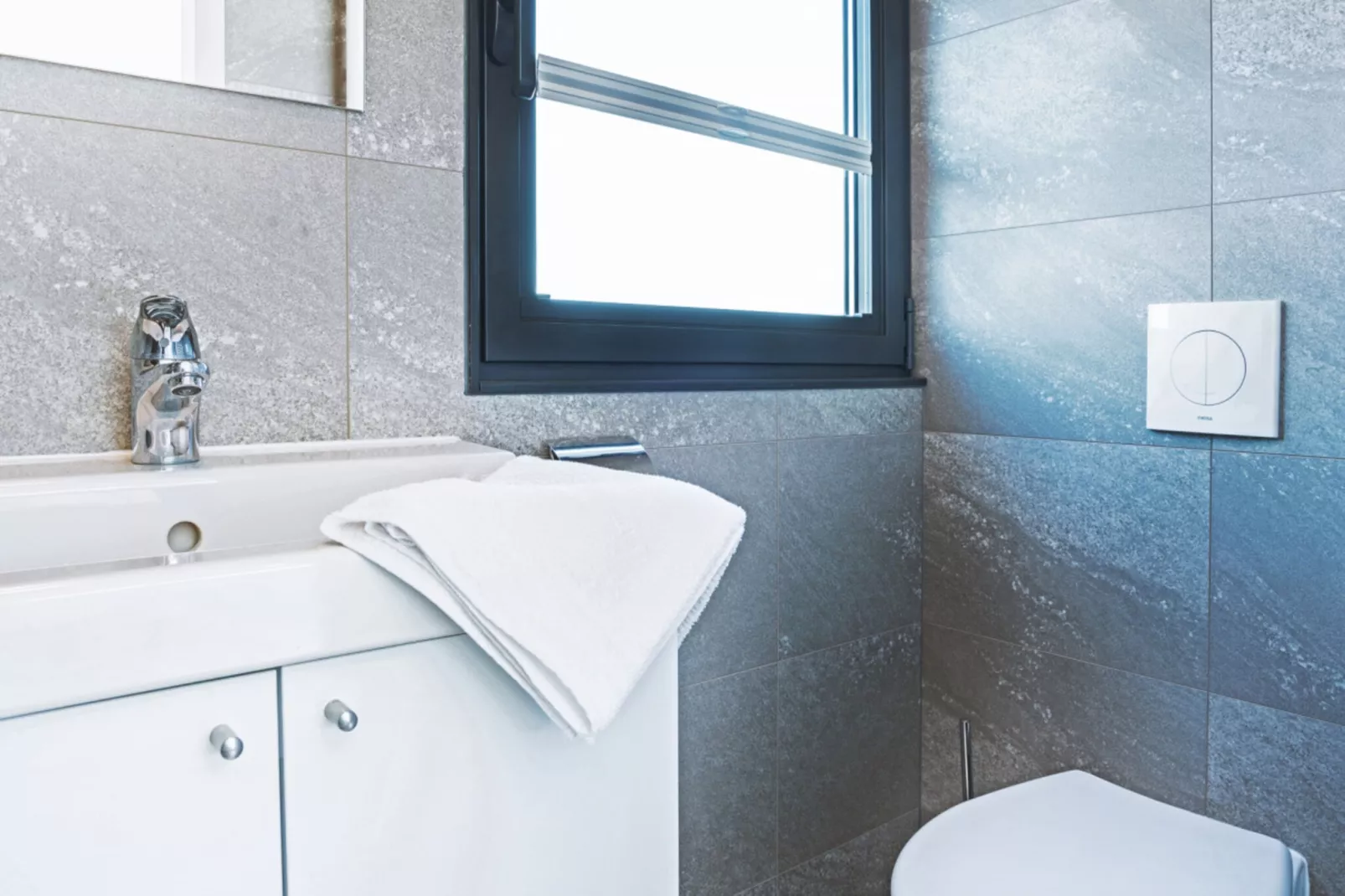 Floating 33 - LP 16  / 3 Personen-Bathroom