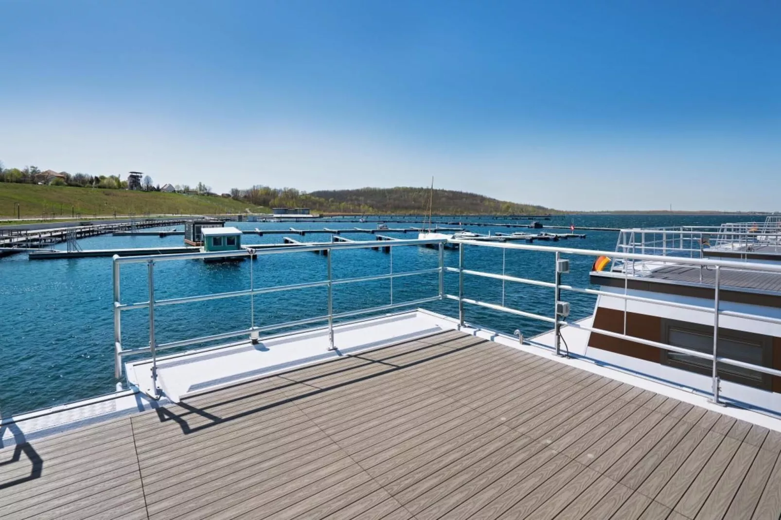 Floating 33 - LP 16  / 3 Personen-View summer