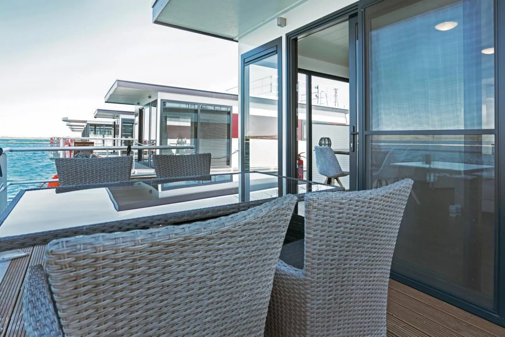 Floating 33 - LP 16  / 4 Personen-Terrace balcony