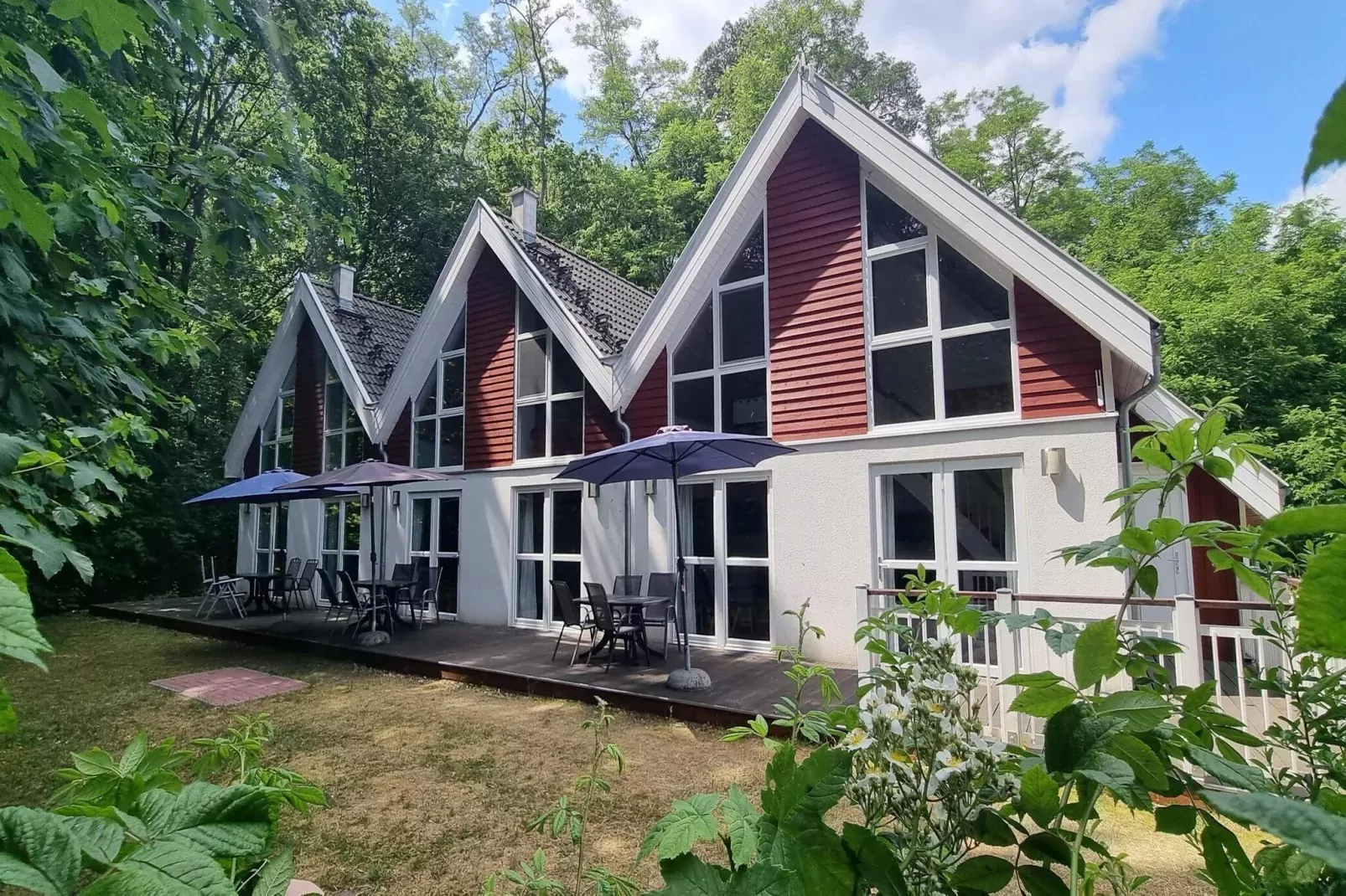 Familienhaus am Wald-Außenbereich Sommer