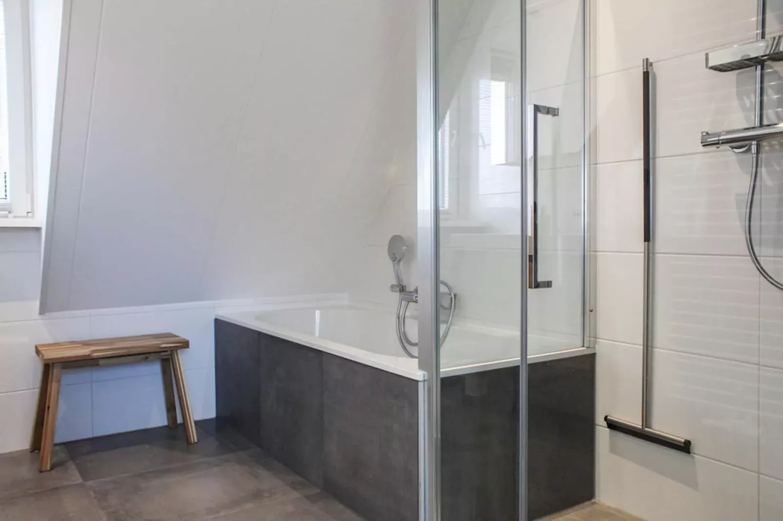 Recreatiepark Idskenhuizen 8-Badezimmer