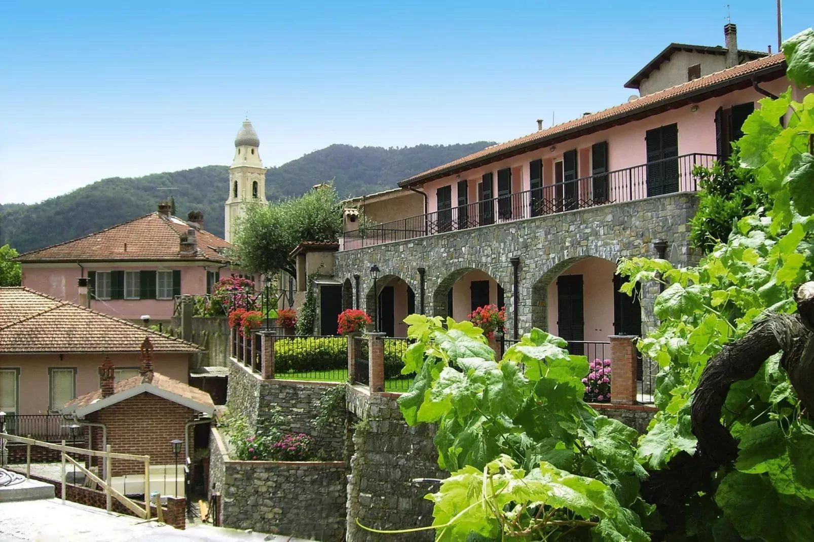 Agri-tourism Borgo Ameno Casanova Lerrone TR2 / C6-Exterior summer