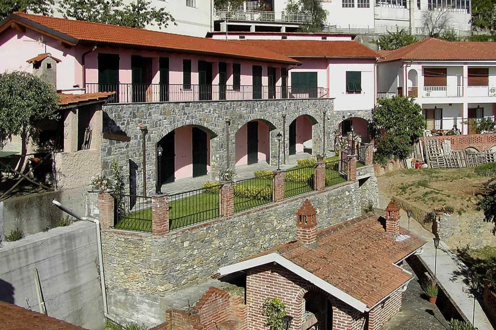 Agri-tourism Borgo Ameno Casanova Lerrone TR2 / C6-Exterior summer