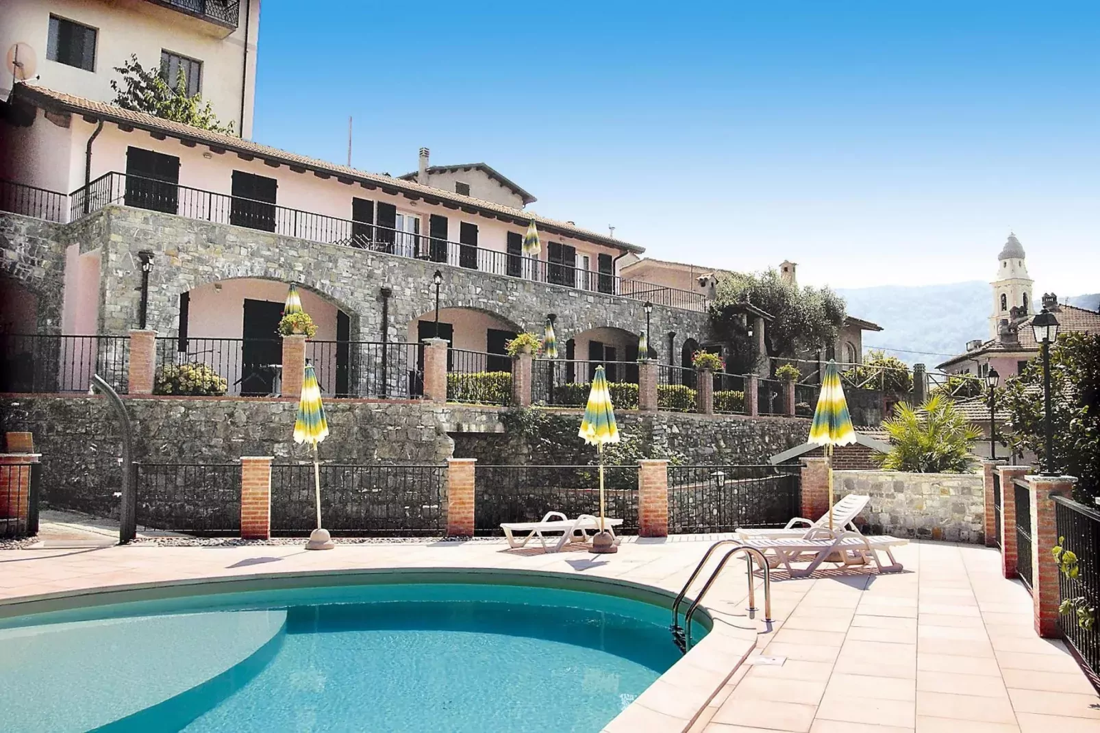 Agri-tourism Borgo Ameno Casanova Lerrone TR2 / C6-Pool