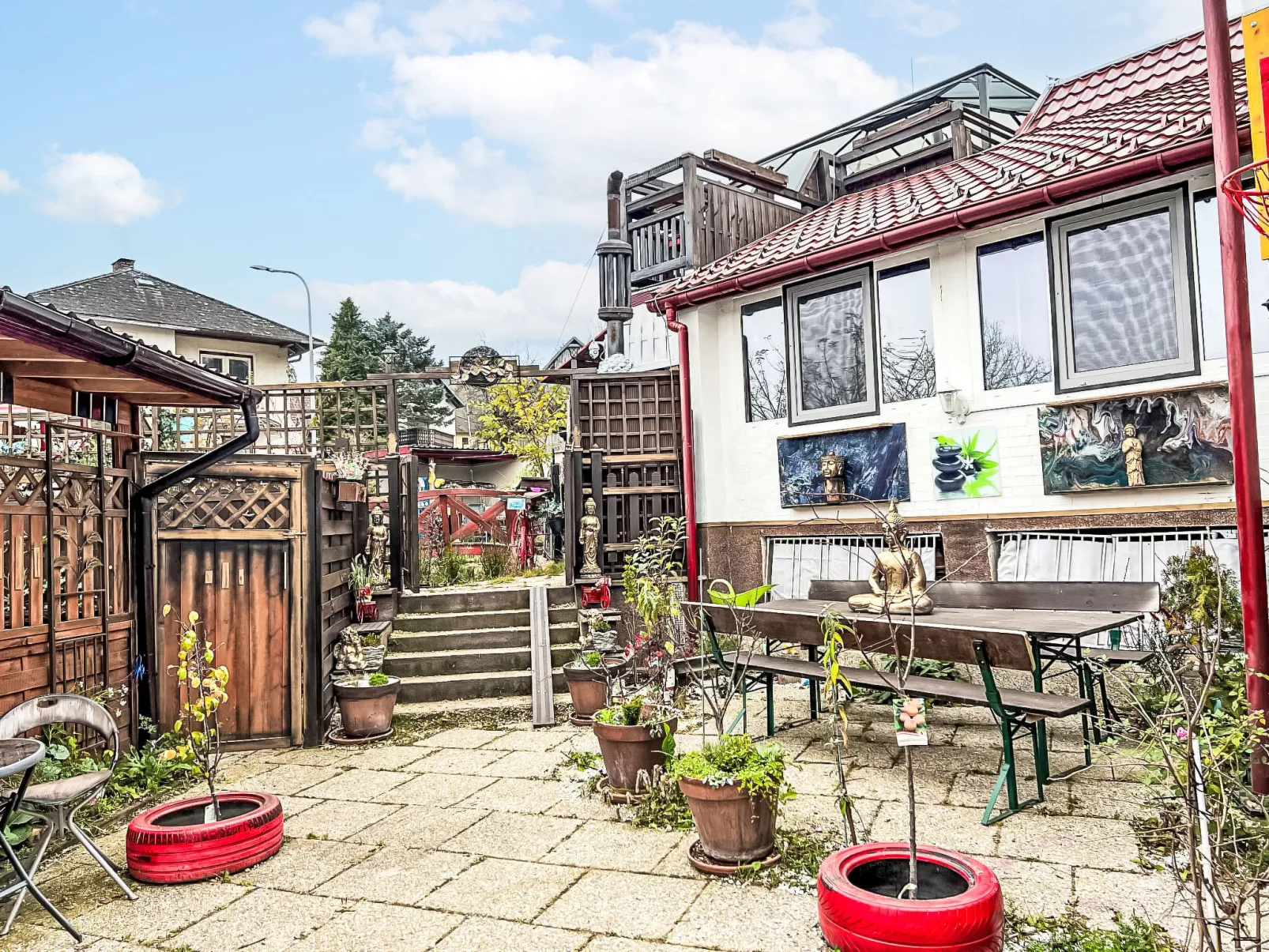 Garden Suite-Outside