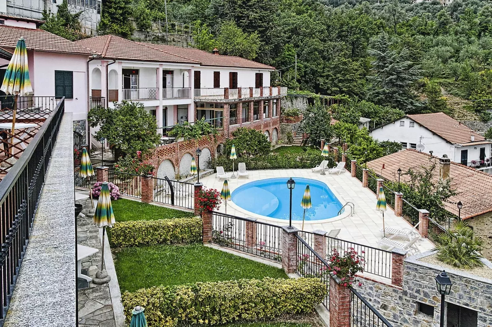 Agri-tourism Borgo Ameno Casanova Lerrone TR2 / C6-Pool