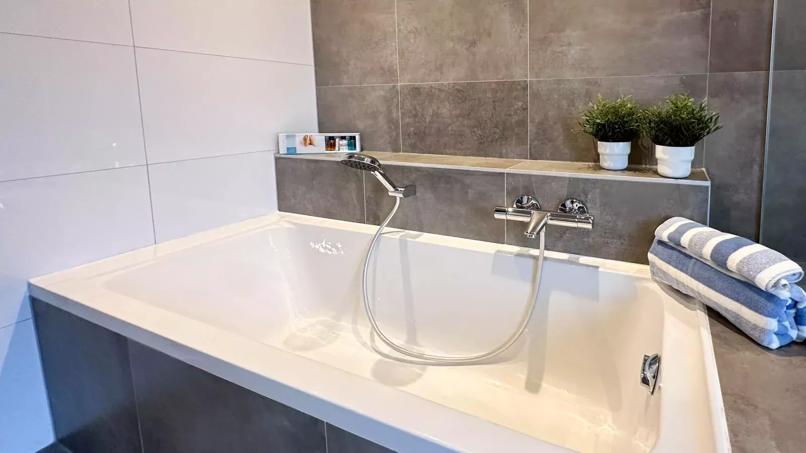 Zicht op Valkenburg-Badezimmer
