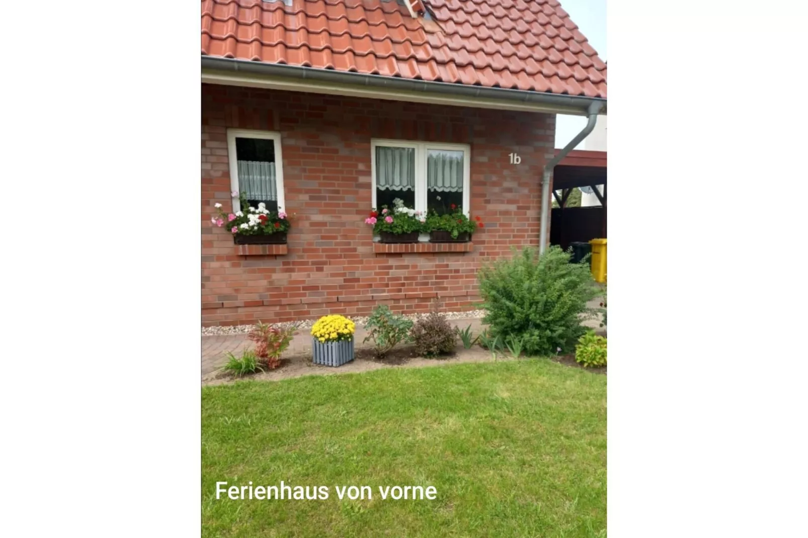 Schönes Ferienhaus in Alt Bukow-Exterior summer