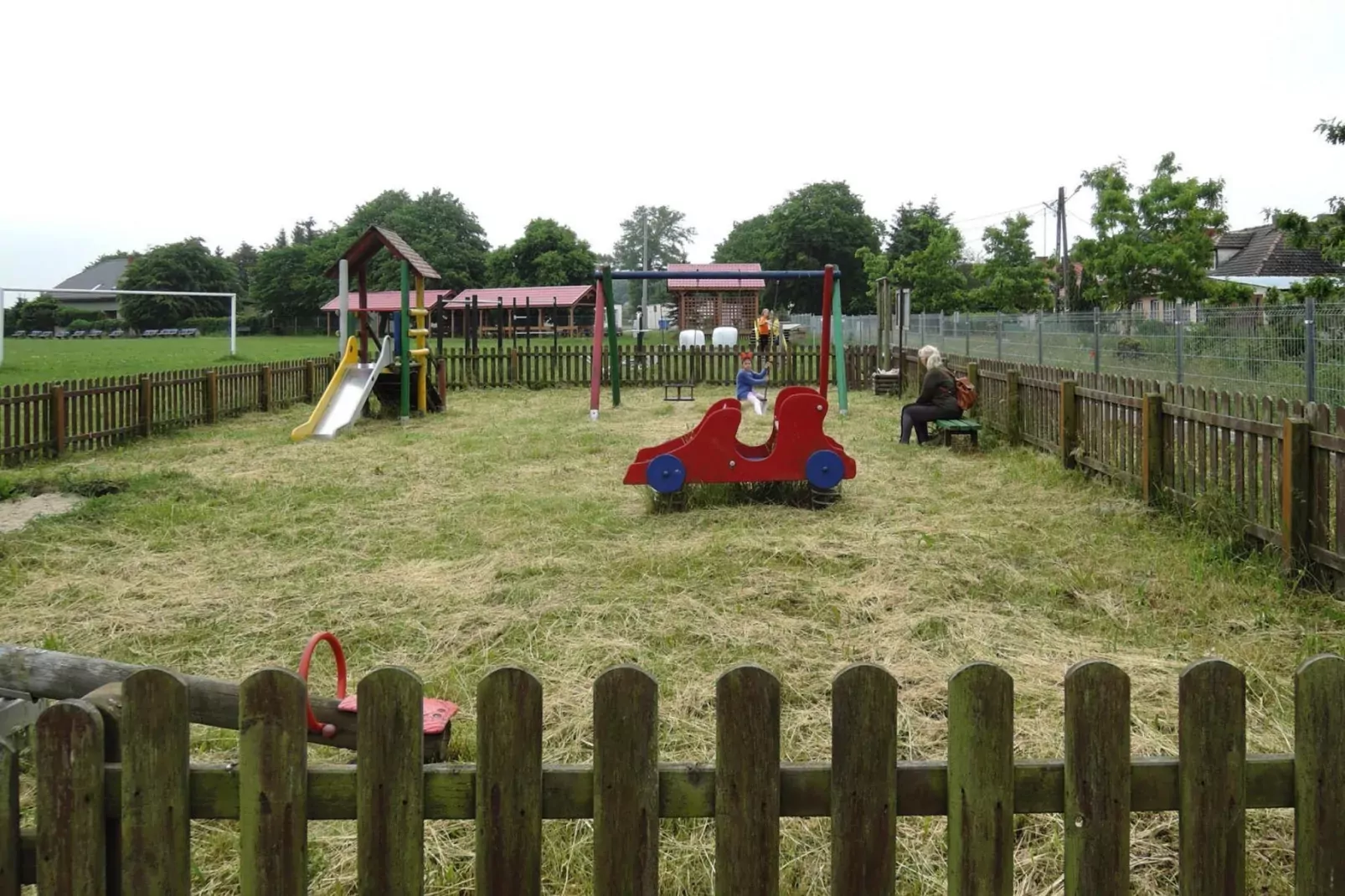 Pod słonecznikiem-Park facilities
