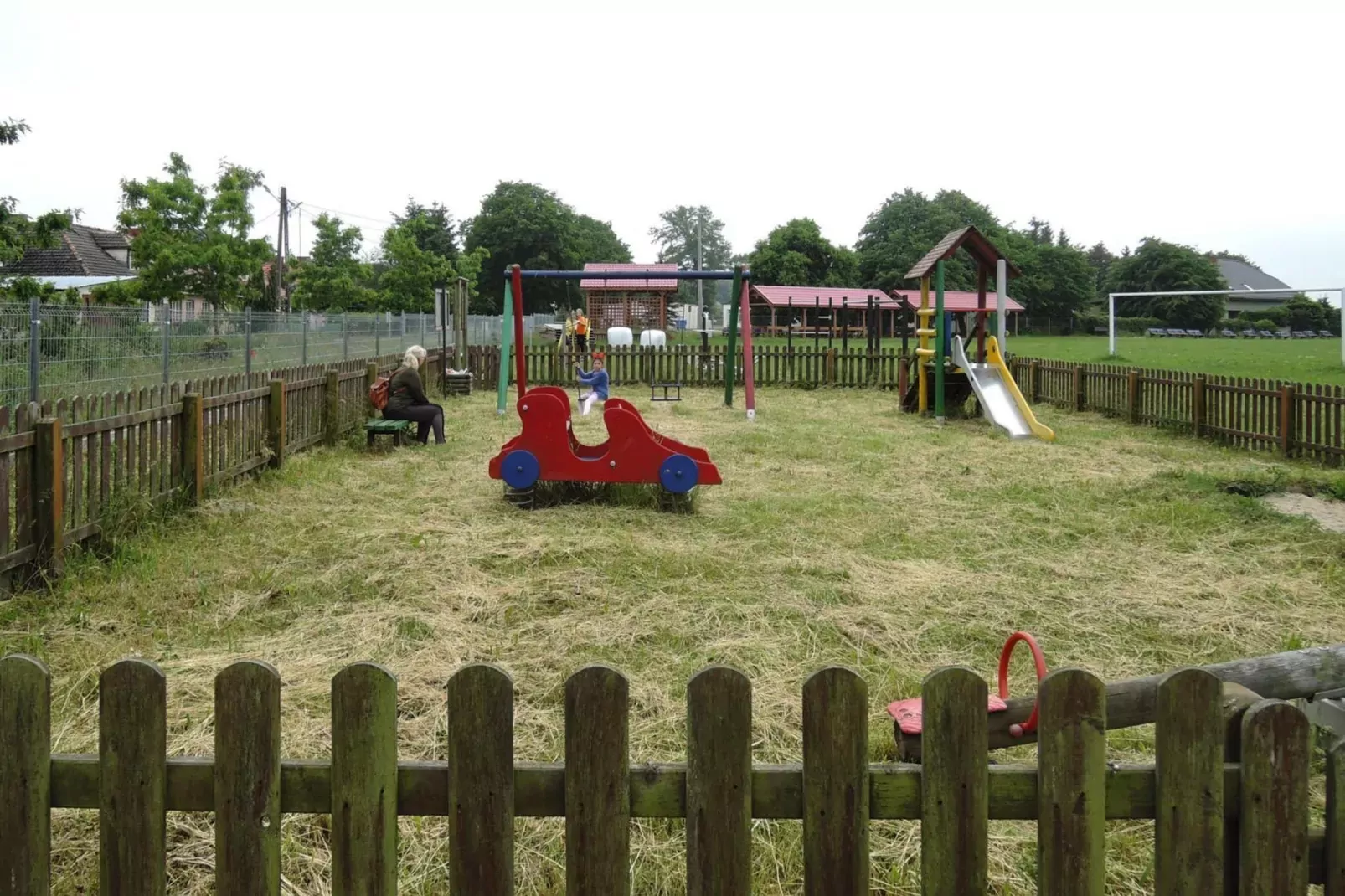 Pod słonecznikiem-Park facilities